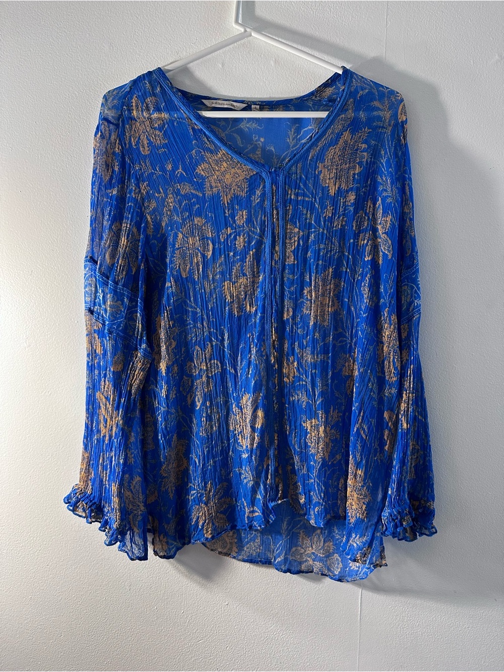 Beautiful blouse - Picture 2 of 6
